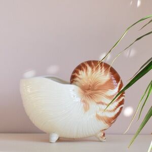FITZ AND FLOYD Vintage Shell Planter